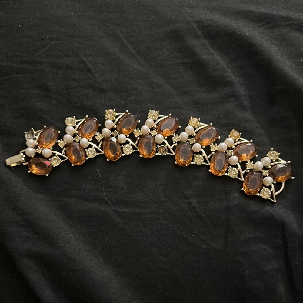 Elegant Gold and Amber Bracelet